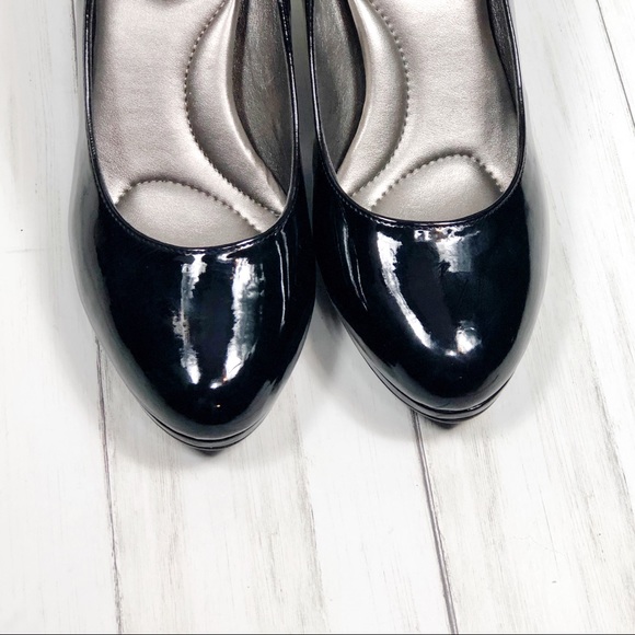 Kelly & Katie Faux Patent Pumps, size 7 Wide. - Picture 8 of 8